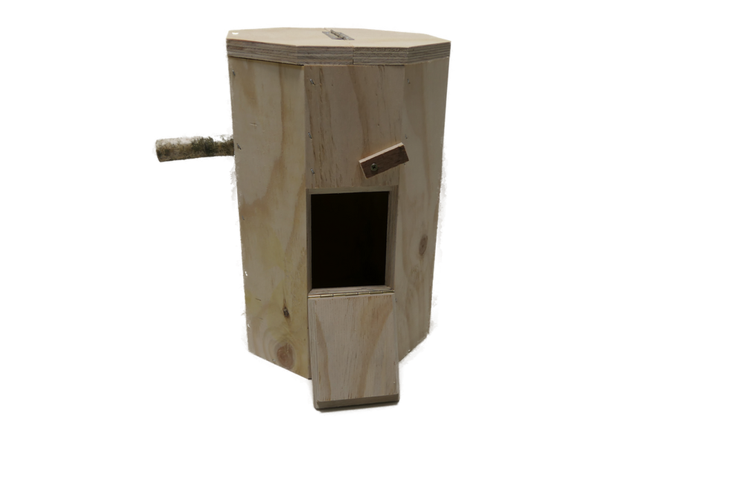 Kleiner 8-Eck Nistkasten 20×30 cm mit Einschlupfloch Ø 6 cm, aufklappbarem Deckel und Kontrollklappe.
