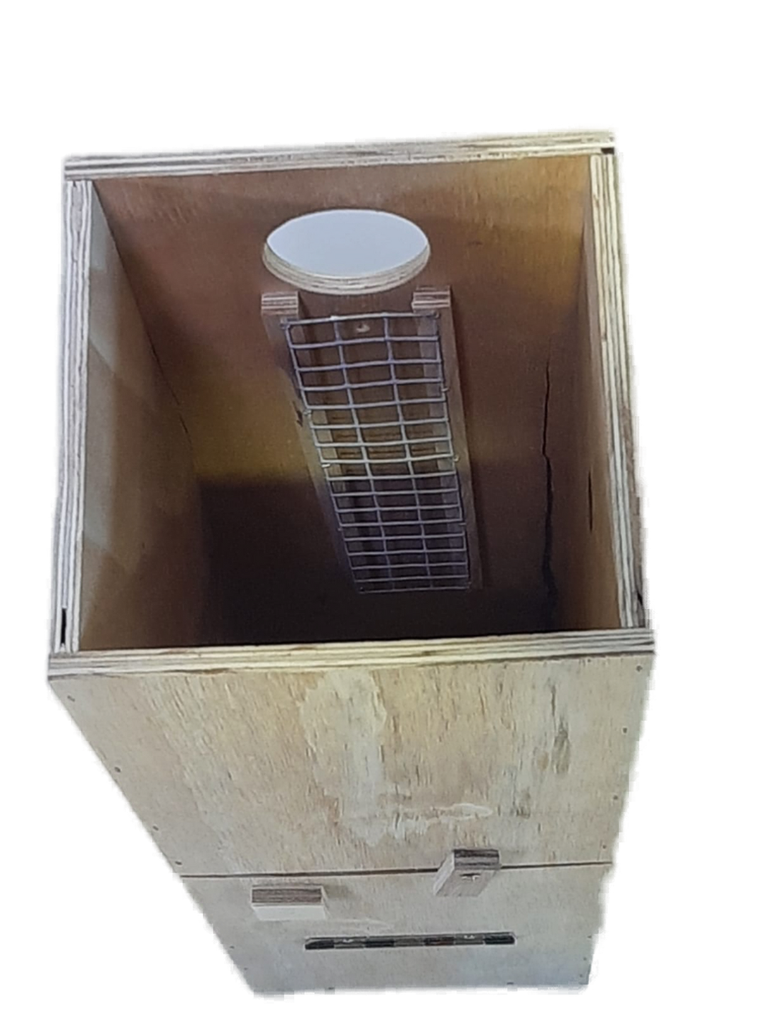 Nistkasten Nr. 6 für große Sittiche – inkl. Anflugstange und abnehmbarem Deckel.