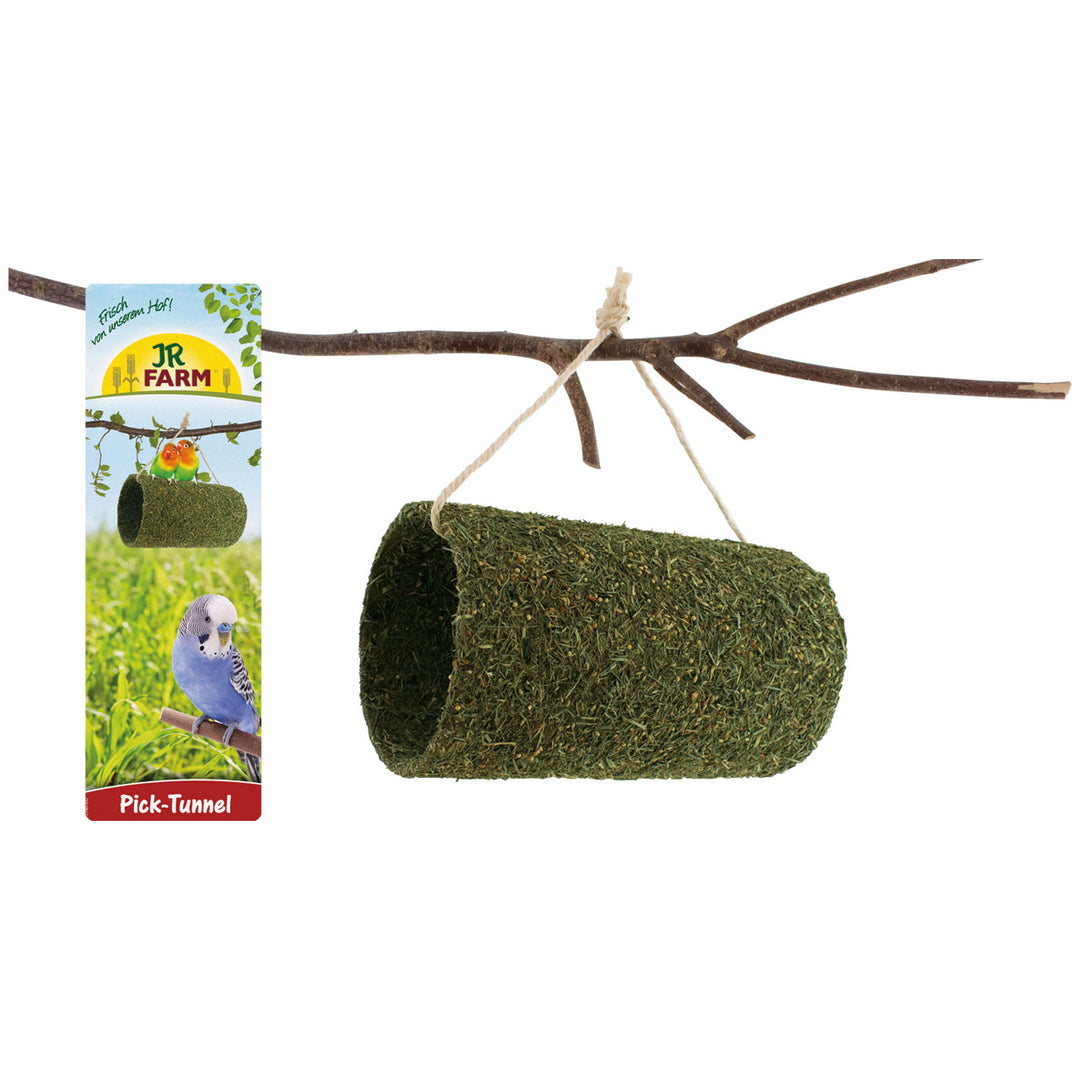 Pick-Tunnel für kleine Vögel aus Naturmaterial mit Bergwiesenheu und Saaten, aufgehängt in der Voliere