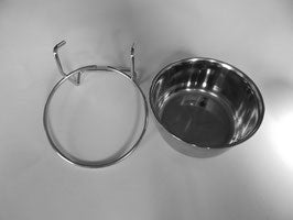 Einhängbarer Edelstahlnapf für Käfige und Volieren, mehrere Durchmesser und Höhen verfügbar.