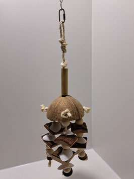 Vogelschredderspielzeug aus Kokos mit Muscheln und Edelstahlkettenglied für Volieren