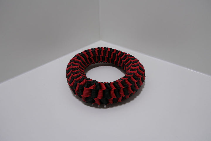 Spielzeug Schnur Ring rot & schwarz